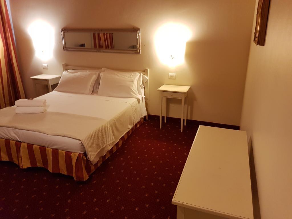 Mi Casa Es Tambien Tu Casa Vips Hotell Verona Exteriör bild